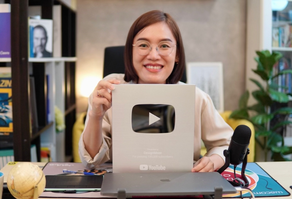 ครูน้ำถือโล่ YouTube ระดับเงิน